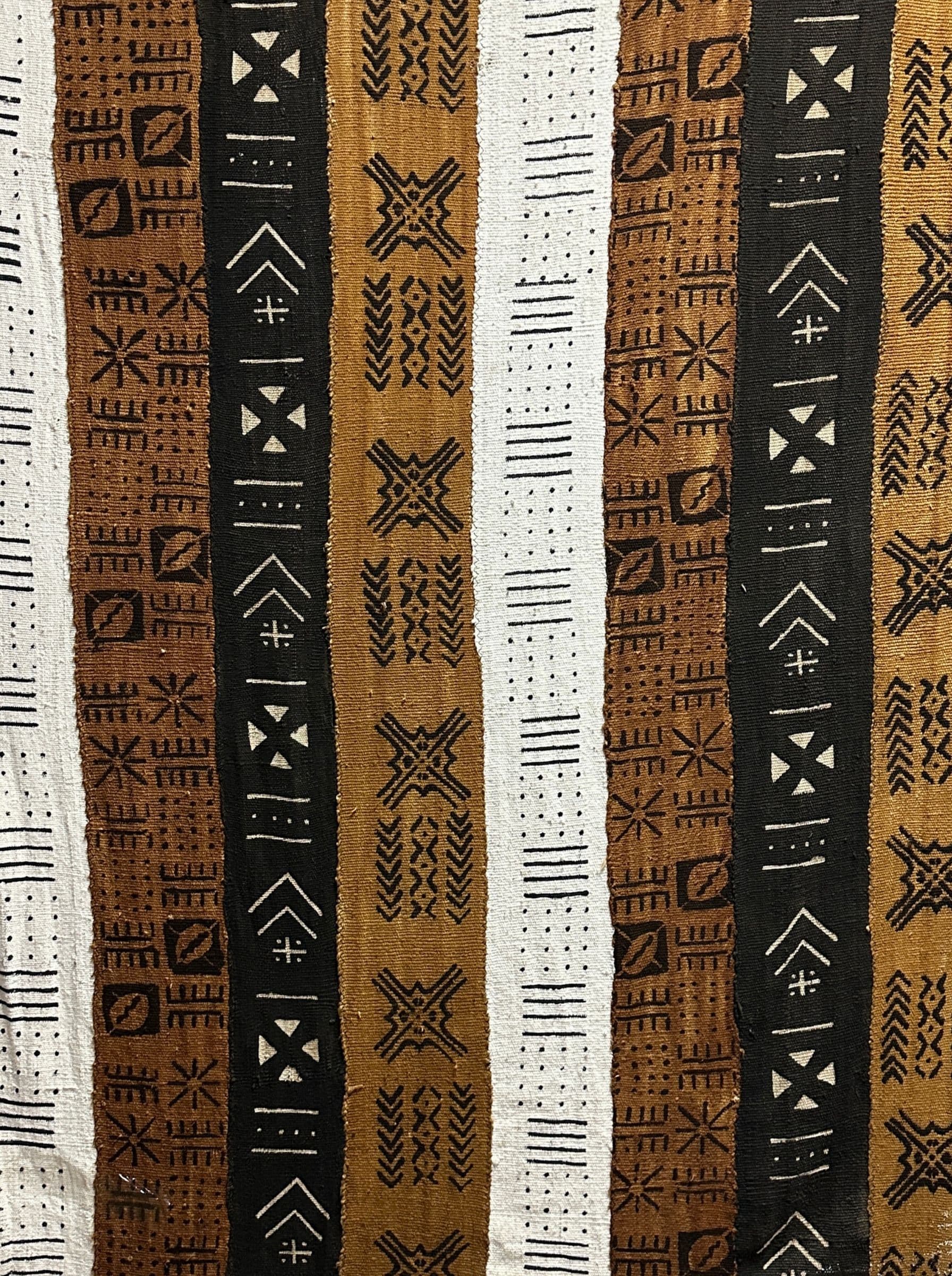 Détail du tissu bogolan authentique présent dans le restaurant