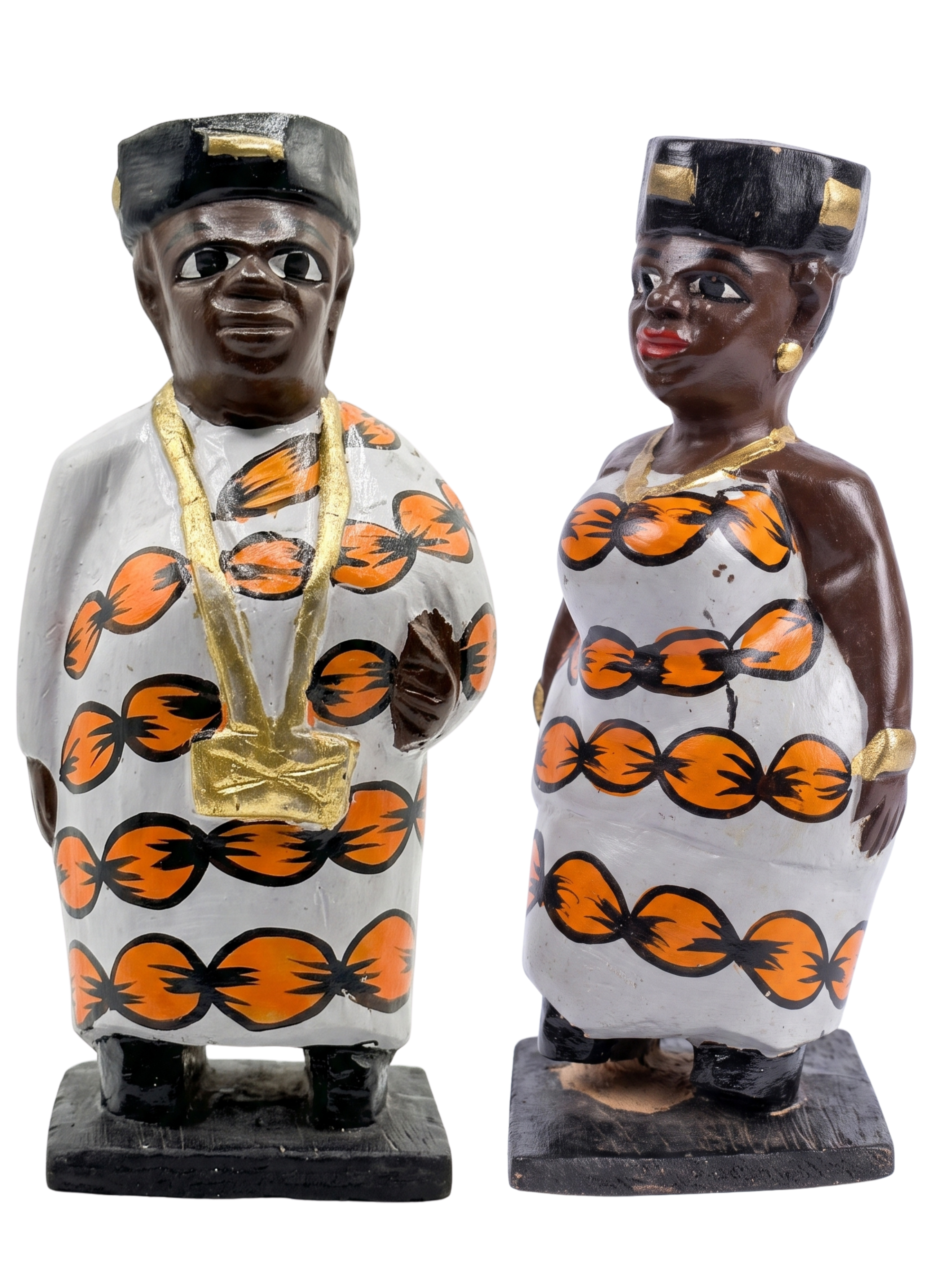 Poupée africaine faisant partie du décor du restaurant Le Trophée, symbole de l’identité ivoirienne du lieu